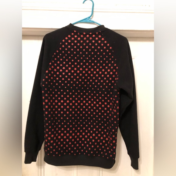 Red star pattern, black sweatshirt. - Picture 2 of 3